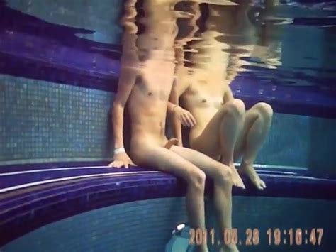 Games In The Nude Pool Giochi In Piscina Nudista Porn Df