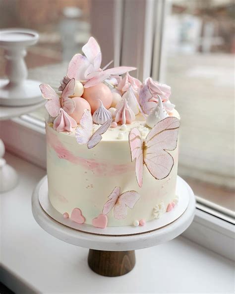 Pin By Shifa On Cakes Butterfly Birthday Cakes Butterfly Baby