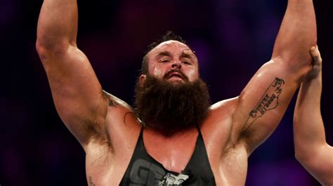 Фотографии с поединка за командные титулы raw,с рестлмании 34:брон строумэн и николас против бара (сезаро и шеймуса). Braun Strowman Challenges Seth Rollins For The Universal Championship At WWE Clash of Champions