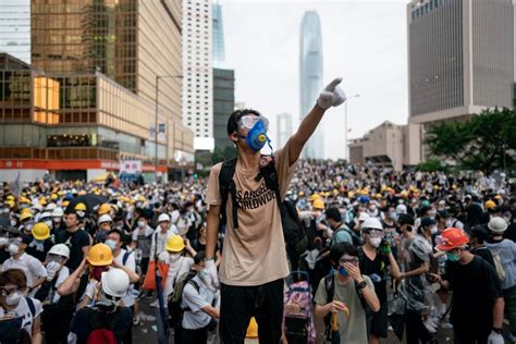 Protestors are opposed to china's extradition bill (image: Hong Kong police fire tear gas at protesters as debate ...