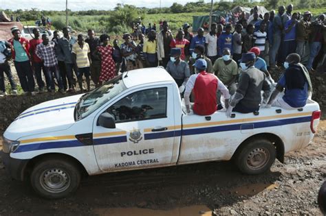 pictures 8 miners rescued in zimbabwe dozens more feared dead underground nehanda radio
