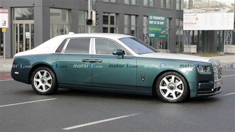 Rolls Royce Phantom Facelift Makes Spy Photo Debut In Two Tone Style