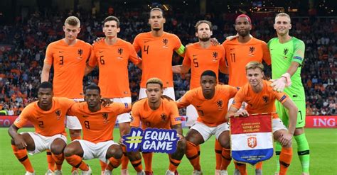 E só para finalizar, a seleção holandesa ainda conta com jogadores do psv, com nomes como denzel dumfries (23 anos), pablo rosario (22 anos) e steven bergwijn (21 anos). Para técnico da Holanda, Copa no Brasil é a melhor em 30 ...
