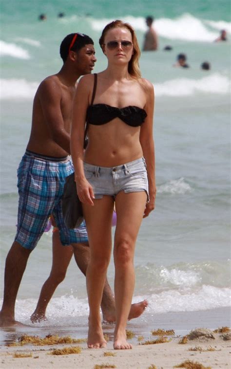 Popular Celebrities Malin Akerman Miami Beach Bikini Babe
