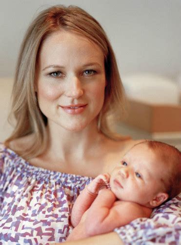 10 Celebrity Moms Who Breastfeed Their Babies