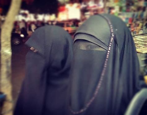 Pin By Seyyida Ayşe Eroğlu On Niqab Burqa Veils And Masks Niqab Niqab Fashion Mens Leather