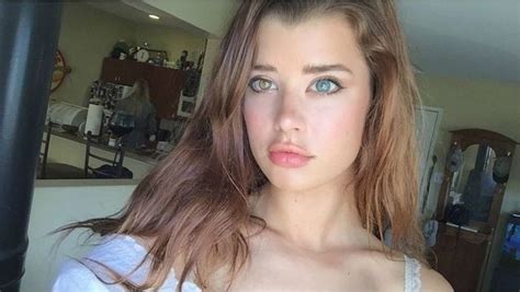 Meet Sarah Mcdaniel The Model With Two Different Colored Eyes 19 Pics