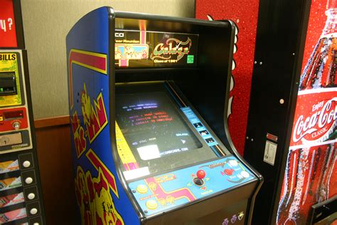 Juegos de clculo y lgica. File:Video game - Ms Pacman and Galaga.jpg - Wikimedia Commons
