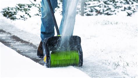 The Best Snow Blower For Small Driveway Perfect For Hills And Elderly