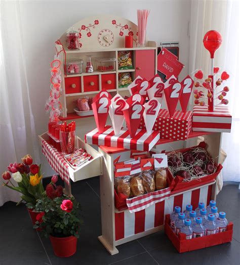 Fiesta de fin de año de las parejas, ¡estas dos lindas parejas están listas para celebrar el nuevo año con estilo! Crea momentos: Fiesta cumple David temática rojo.