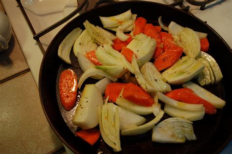 The average consumer will use the soft neck variety found in groceries and supermarkets throughout the year and features about 40 cloves. The Spice Garden: Duck With Forty Cloves of Garlic - A ...