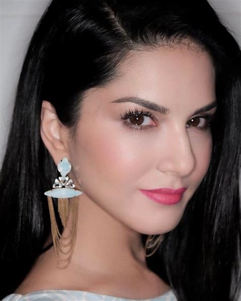 90 Hot Pictures Of Sunny Leone Which Are Just Too Damn Cute And Sexy At The Same Time The Viraler