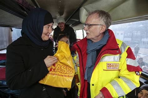 hilfe für flüchtlinge neues von der aktion deutschland hilft