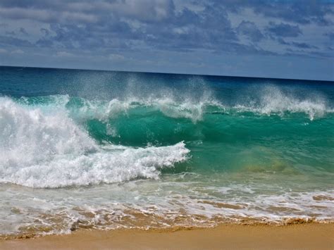 Aug Shore Pound At Sandy Beach Hawaii Beach Vacation Waves Hawaii Beach Scene
