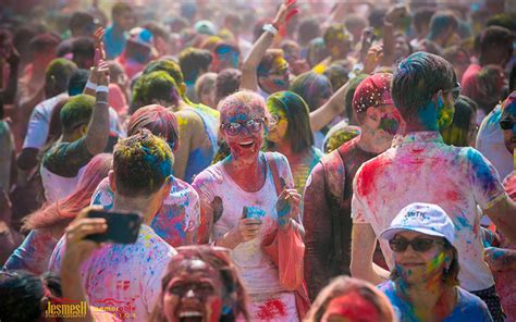 Malaysia is 2:30 hours ahead of india. The Differences Between Celebrating Holi In India And ...