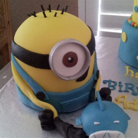 Despicable Me Minion Cakes