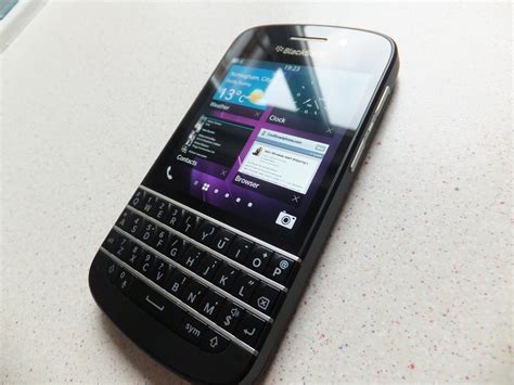 See the new blackberry q10 with qwerty keyboard, get the latest release news and more at the official blackberry site. BlackBerry Q10 - Review - Coolsmartphone