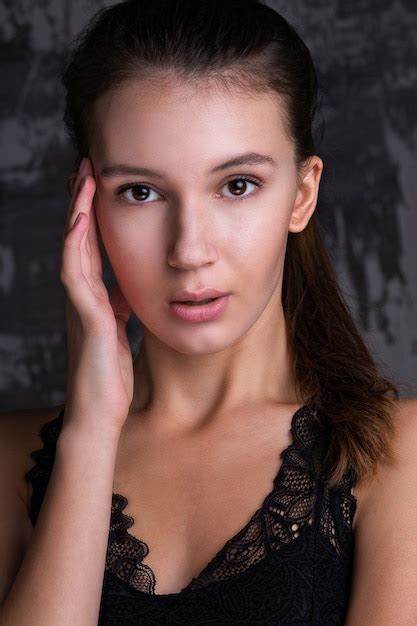 Premium Photo Test Shoot Of Gorgeous Brunette Model With Perfect Skin And Natural Makeup
