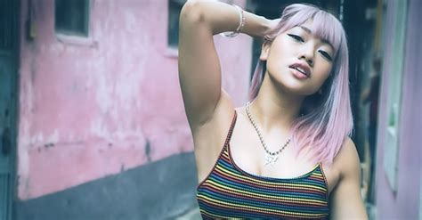 Hana was doing some taunting with her back to io. FLOWER: Hana Kimura MyStar Stardom Photobook Review