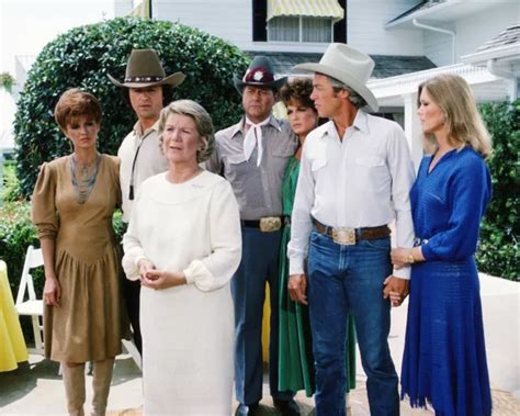 Dallas Miss Ellie Pam Bobby Jr Sue Ellen Ray And Donna At Southfork