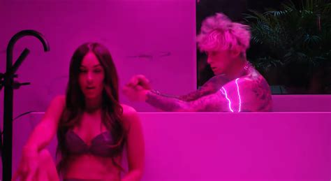 As a reminder, megan starred in the music video for bloody valentine, which was released in may a few days after brian confirmed he and megan had split up. Machine Gun Kelly oficializa su amor con Megan Fox en 'Bloody Valentine'