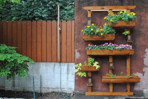 How To Build A Vertical Garden For Your Backyard