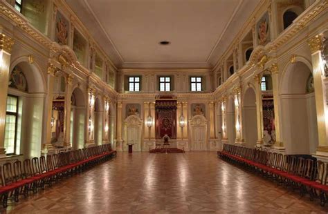 Warschau Führung ohne Anstehen im Warschauer Königsschloss GetYourGuide