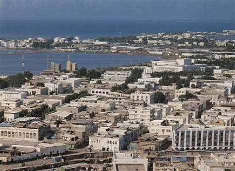 En effet, presque toute la population vit dans l'aire urbaine de djibouti, qui concentre logiquement la plupart des activités économiques, culturelles et. Capitale de Djibouti - Voyages - Cartes
