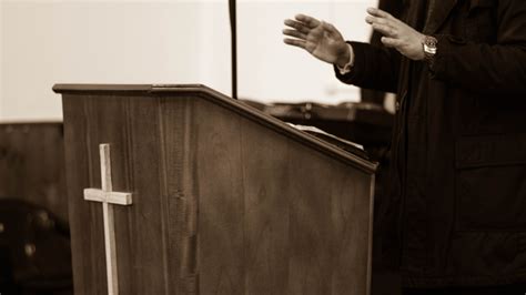 Por Qué Deberías Priorizar La Predicación En Vivo De Tu Iglesia Local Josué Barrios