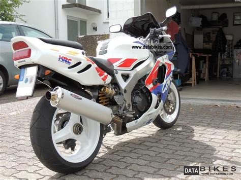 There are two types of single wheel motorcycle known by similar names that can sometimes be. 1999 Honda cbr 900 HRC Ohlins single arm PVM