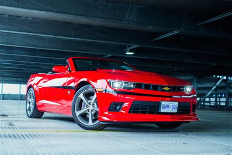 Standing in sharp contrast to the 2015 chevy camaro's excellent exterior design is its lackluster interior. Review: 2015 Chevrolet Camaro 2SS Commemorative Edition ...
