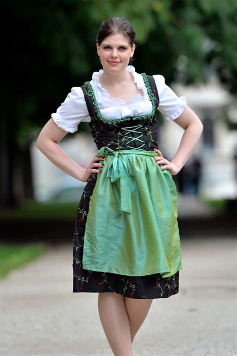 The Perfect Oktoberfest Outfit What To Wear For Men And Women