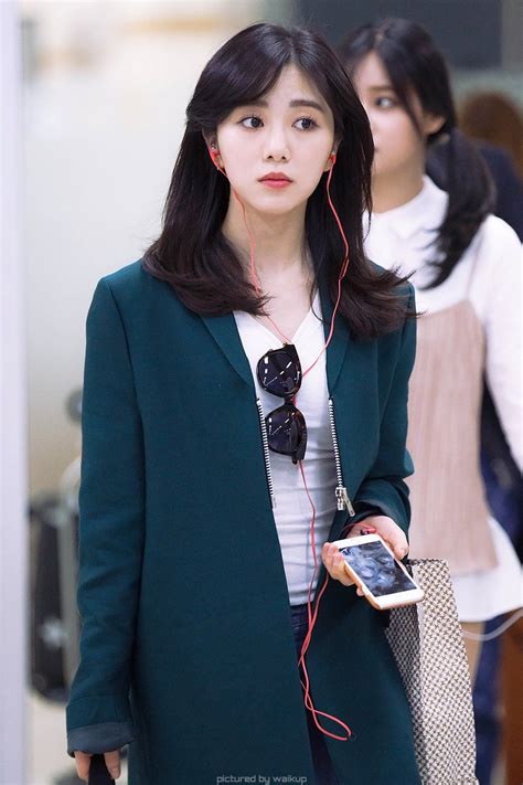 In mina's most recent post, she expressed her gratitude to those cheering her on and promised to return in a healthier state after receiving treatment. AOA Mina | AOA ミナ | Pinterest | 行ってみたい場所