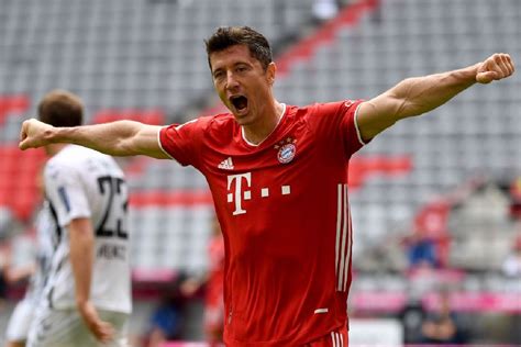 After alphonso davies was sent off 12 minutes in with the scores still deadlocked, stuttgart must've felt they had a chance of. Robert Lewandowski named UEFA Men's Player of the Year for 2019-20 season