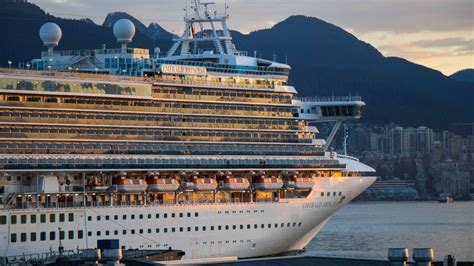 COVID-19: Canada extends ban on cruise ships. - RCI | English
