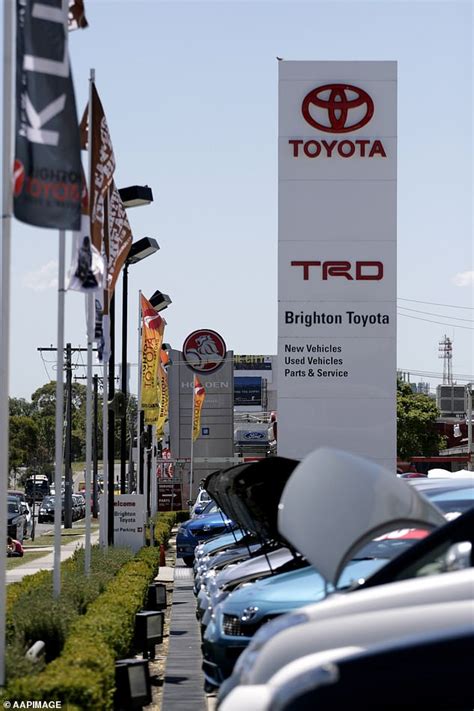 The dealer then offers you the loan at 3.5. How buying a car from a dealer in cash for $10,000 will ...