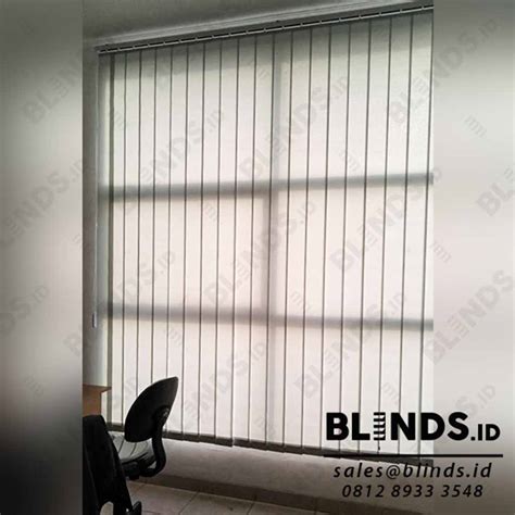 Roller blind adalah tirai penutup jendela dengan kain yang bisa di roll/gulung ke atas ,di operasikan dengan cara ditarik naik dan. contoh vertical blinds | Blinds Jakarta