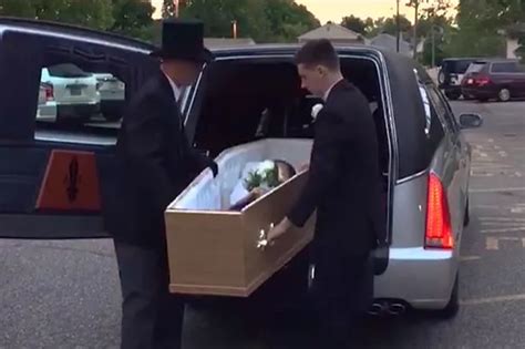 Girl Turns Up To School Prom In A Coffin For Amusingly Logical Reason