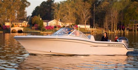 10 Of The Best 20 Foot Boats