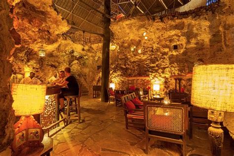 Ali Barbours Cave Restaurant Diani Beach Menu Prezzo And Ristorante