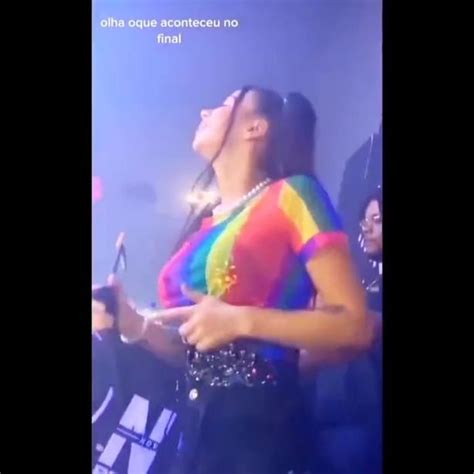 singer filmed getting oral sex on stage sparks more controversy as dancer knocks out fan daily