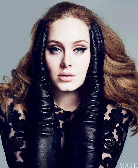 Iconos De Moda Adele Entre Zapatos Carteras Y Vestidos