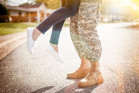 5 Things Military Spouses Want You To Know But Are Too Polite To Say Bebee Producer