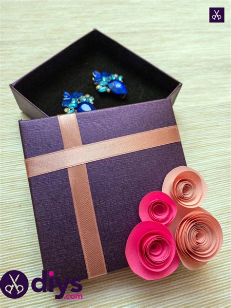 How To Decorate A T Box With Paper Flowers