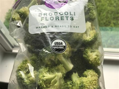 Tom broccoli landers holds the current world record for eating 1 pound of broccoli in, wait for it…92 seconds! Broccoli Florets Nutrition Facts - Eat This Much