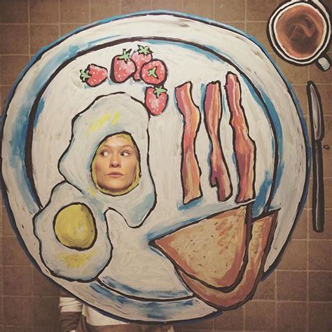 This Instagrammer S Next Level Mirror Selfies Are Beyond Creative Artist Doodles Mirror Doodle