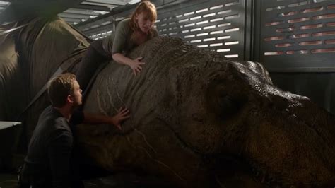 Bryce Dallas Howard Rides A T Rex In Jurassic World Fallen Kingdom Featurette And 2 Tv Spots