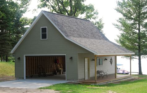 Pole building design was pioneered in the 1930s in the united states originally using utility poles for horse barns and agricultural buildings. Pole Barn House Pictures That Show Classic Construction ...