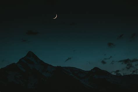 Moon In Mountains Pictures Download Free Images On Unsplash