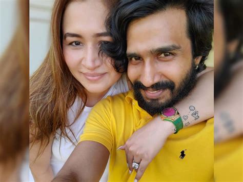 Hindus choose marriage dates according to best marriage muhurats or wedding dates available that year. Vishnu Vishal and Jwala Gutta looking for muhurtham in ...
